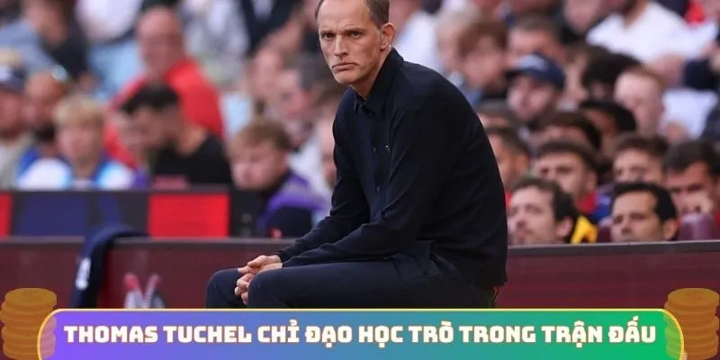 Thomas Tuchel chỉ đạo học trò trong trận đấu
